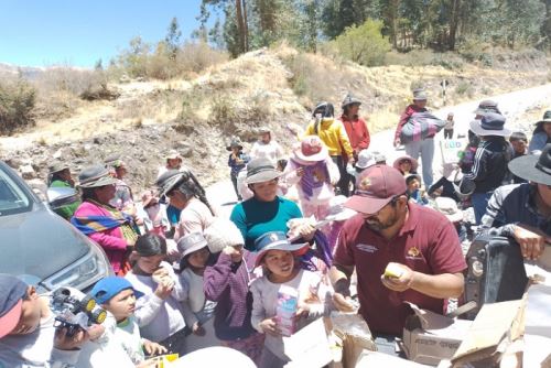 El Gobierno Regional de Arequipa, a través de la Gerencia de Desarrollo e Inclusión Social, ha visitado los anexos y pueblos más alejados de las ocho provincias de la región llevando juguetes y show navideño para más de 45 mil niños y niñas.