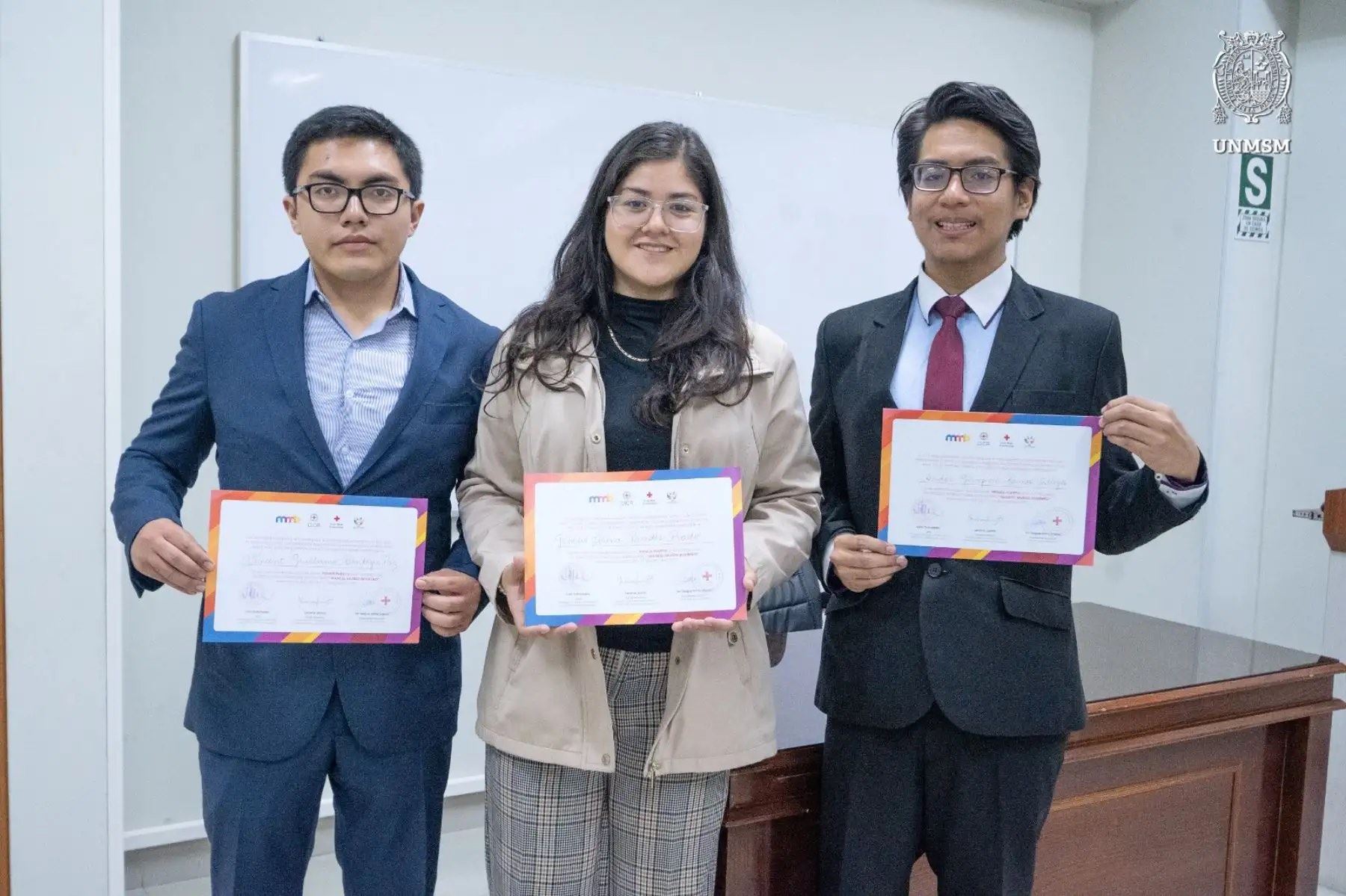 Tres estudiantes de la carrera de Ciencia Política de la Facultad de Derecho de la Universidad San Marcos ganaron el primer puesto del IX Concurso de Derecho Internacional Humanitario “Manuel Muñoz Borrero”, desarrollado en Ecuador, imponiéndose sobre 13 universidades de la región. Foto: Difusión