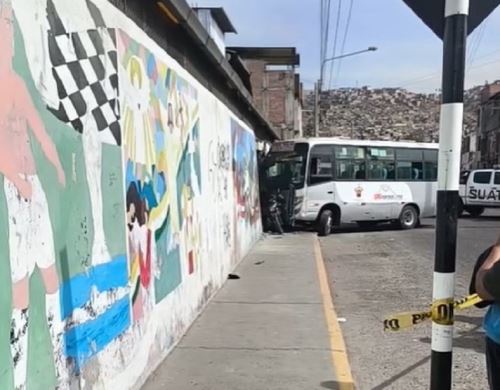 Un motociclista falleció esta mañana en Arequipa tras ser arrollado por bus de servicio urbano. El accidente se registró en el distrito de Mariano Melgar.