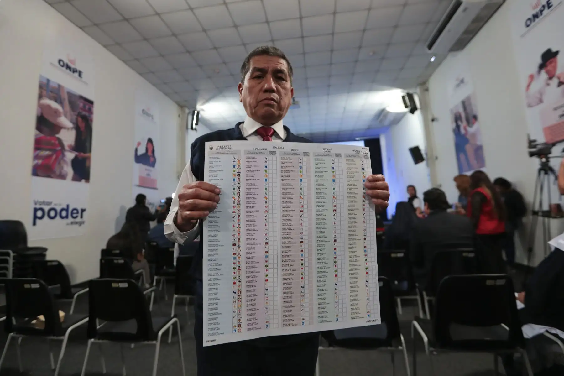 El diseño de la cédula contempla la elección del presidente de la república, vicepresidentes, senadores, diputados y representantes ante el Parlamento Andino.
Foto: ANDINA/Verónica Calderón Zúñiga