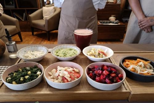 Las ensaladas de papa, zanahoria, pallar, ajo, lliccha (yerba que crece entre los cultivos de papa y maíz), beterraga y palta, se preparaban en antaño para la cena de nochebuena.