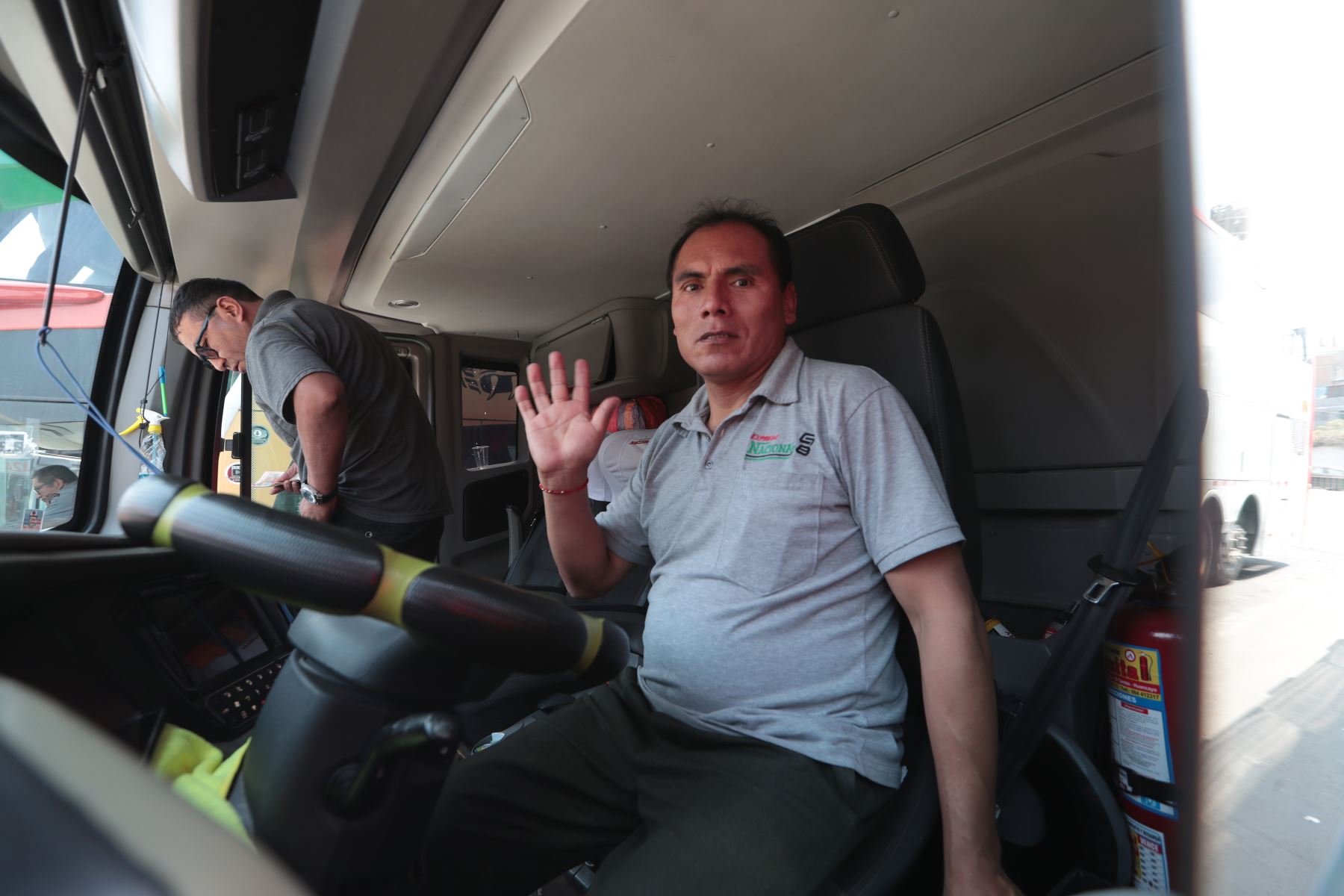 A pocas horas de celebrarse la Navidad, en el Terminal Terrestre de Yerbateros no se pudo observar afluencia de pasajeros como en años anteriores, esta vez lucia vacío.
Esta vez los pasajes al interior de país no registraron alzas. 
Foto: ANDINA/Verónica Calderón Zúñiga