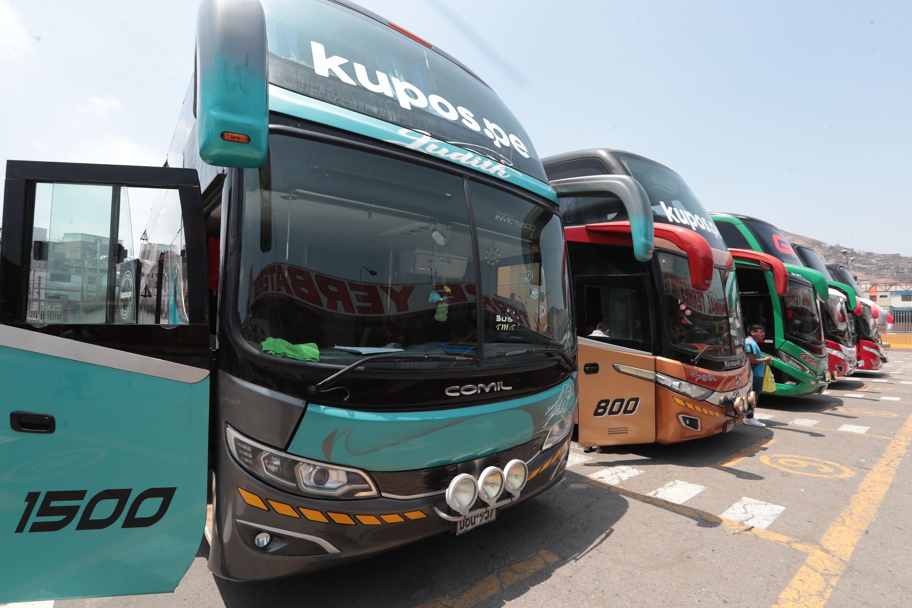 A pocas horas de celebrarse la Navidad, en el Terminal Terrestre de Yerbateros no se pudo observar afluencia de pasajeros como en años anteriores, esta vez lucia vacío.
Esta vez los pasajes al interior de país no registraron alzas. 
Foto: ANDINA/Verónica Calderón Zúñiga