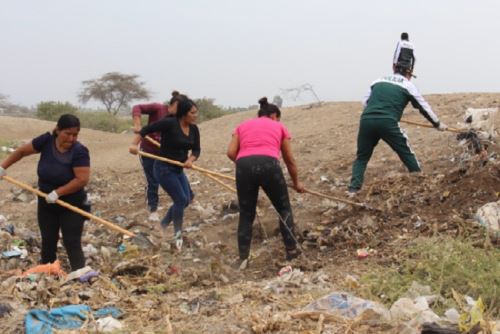 En la jornada de limpieza participaron 70 ciudadanos, estudiantes y autoridades locales.