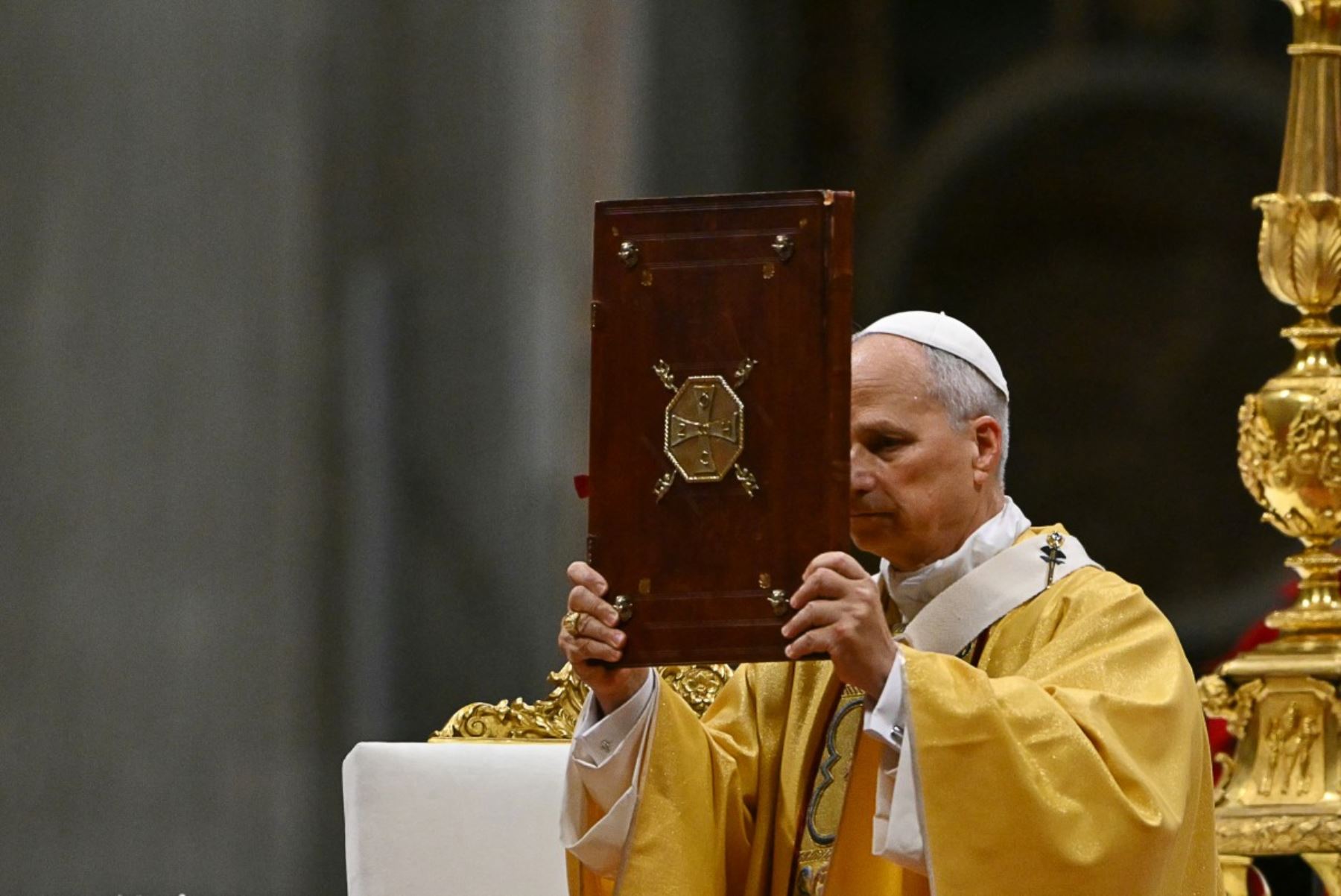 El papa, de nacionalidad estadounidense y 70 años de edad, ha reiterado en distintas intervenciones su defensa de una paz “desarmada y desarmante”, línea que se espera vuelva a marcar sus pronunciamientos durante las celebraciones centrales de la Navidad. Fotos: ANDINA/AFP