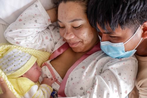 La Nochebuena se llenó de vida con el nacimiento de los primeros bebés de Navidad