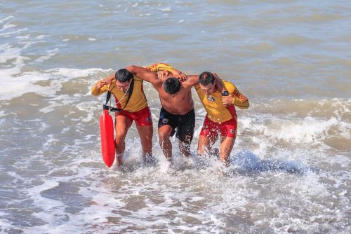 Verano 2026: en menos de dos semanas se han registrado 54 rescates en playas de Lima. (Foto: ANDINA/ Mininter)