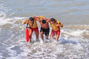 Verano 2026: en menos de dos semanas se han registrado 54 rescates en playas de Lima. (Foto: ANDINA/ Mininter)