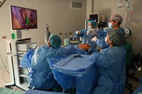 Minsa: oncólogos del Hospital Cayetano Heredia realizan con éxito primera cirugía laparoscópica con sustancia radiactiva. Foto: Difusión 