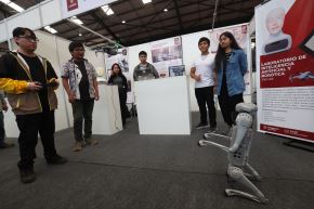 Los estudiantes tienen cursos vinculados con IA, y en los últimos años se ha fomentado el desarrollo de grupos de trabajo en inteligencia artificial en el laboratorio de Inteligencia Artificial y Robótica (LabiAR).