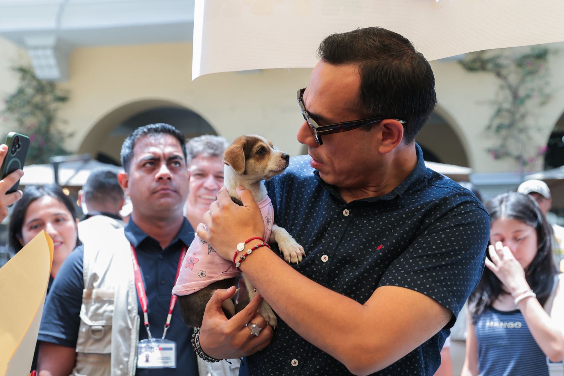 El presidente José Jerí participó en el Adoptatón 2025 que brinda una oportunidad a perros y gatos en adopción de encontrar una familia para siempre. Foto: Presidencia