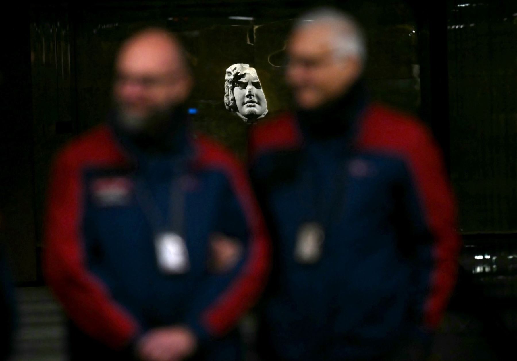 Fruto de una proeza técnica y arqueológica, ofrece, además de la interconexión con la línea B, una visión inédita del extraordinario patrimonio descubierto durante más de una década de excavaciones, que retrasaron en varias ocasiones las obras. AFP