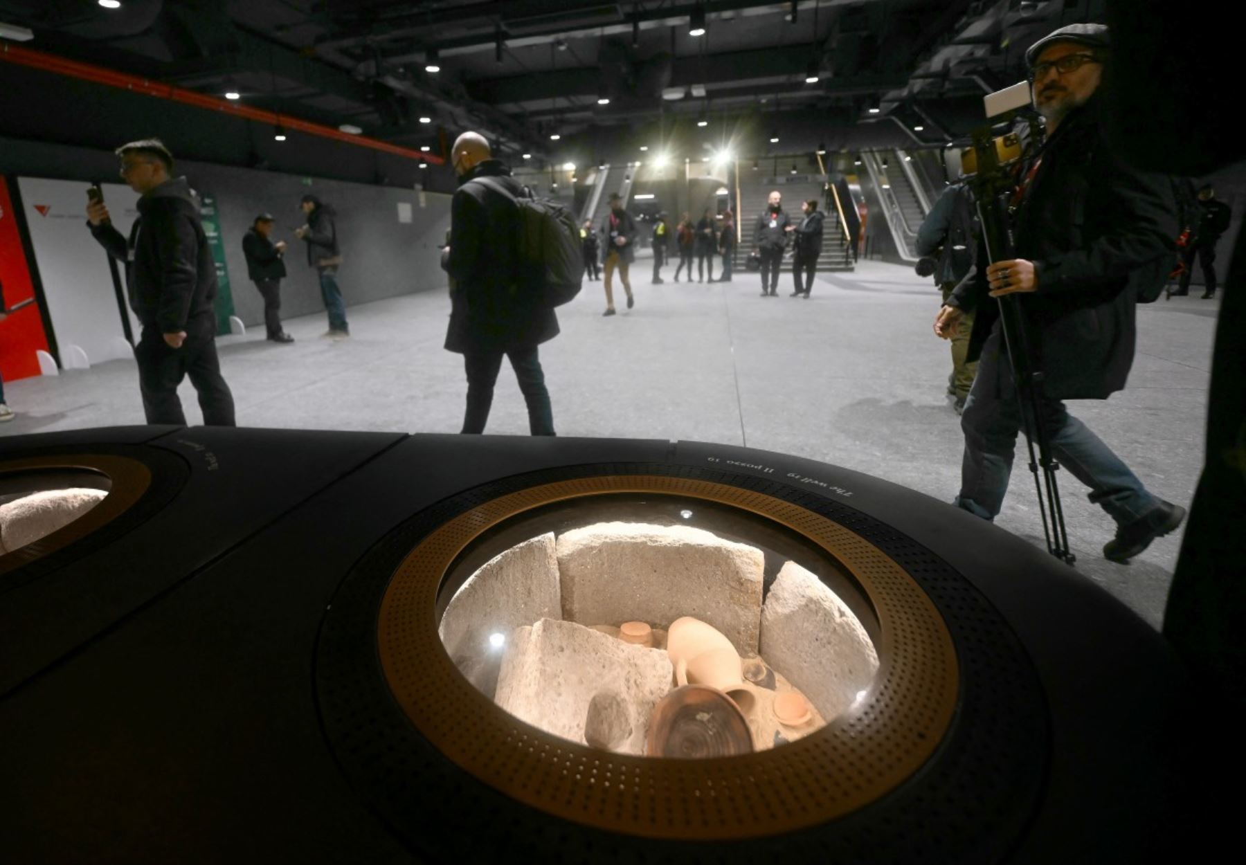 Un poco más lejos, unas termas privadas pertenecientes a la "domus" (residencia) de un rico romano, perfectamente conservadas, dan testimonio de la riqueza de los barrios de la época republicana, enterrados por el emperador Nerón para la construcción de su Domus Aurea tras el incendio de Roma en el año 64 d. C. AFP