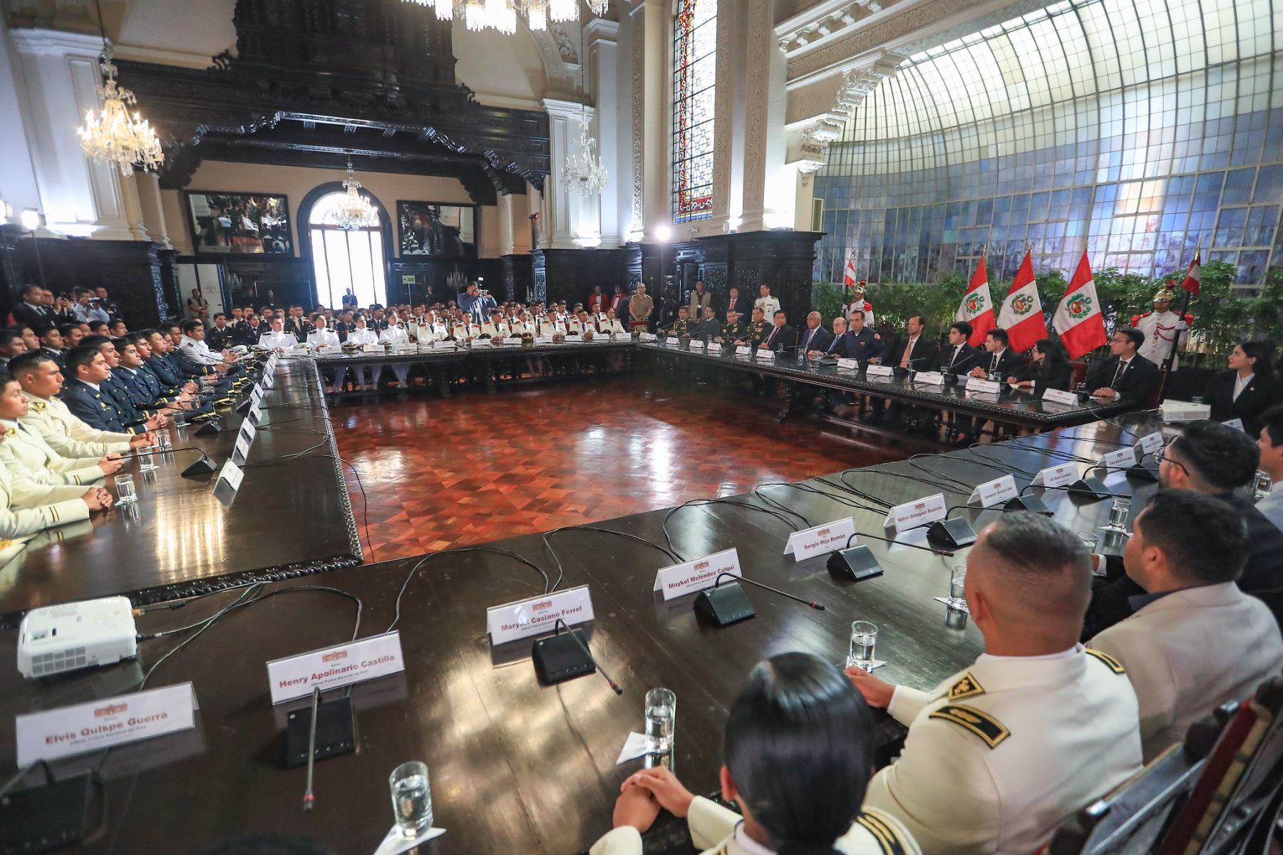 El presidente José Jerí lidera la reunión de trabajo “Compromiso Profesional con el Futuro del Perú” y la exposición “Visión del Perú al 2050”, un espacio de diálogo con jóvenes profesionales, egresados y estudiantes para reflexionar y aportar al desarrollo del Perú. Foto: ANDINA/Prensa Presidencia