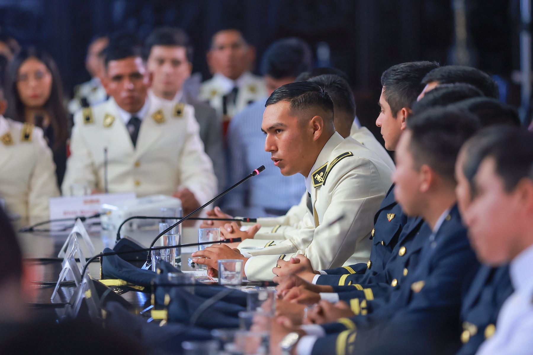 El presidente José Jerí lidera la reunión de trabajo “Compromiso Profesional con el Futuro del Perú” y la exposición “Visión del Perú al 2050”, un espacio de diálogo con jóvenes profesionales, egresados y estudiantes para reflexionar y aportar al desarrollo del Perú. Foto: ANDINA/Prensa Presidencia