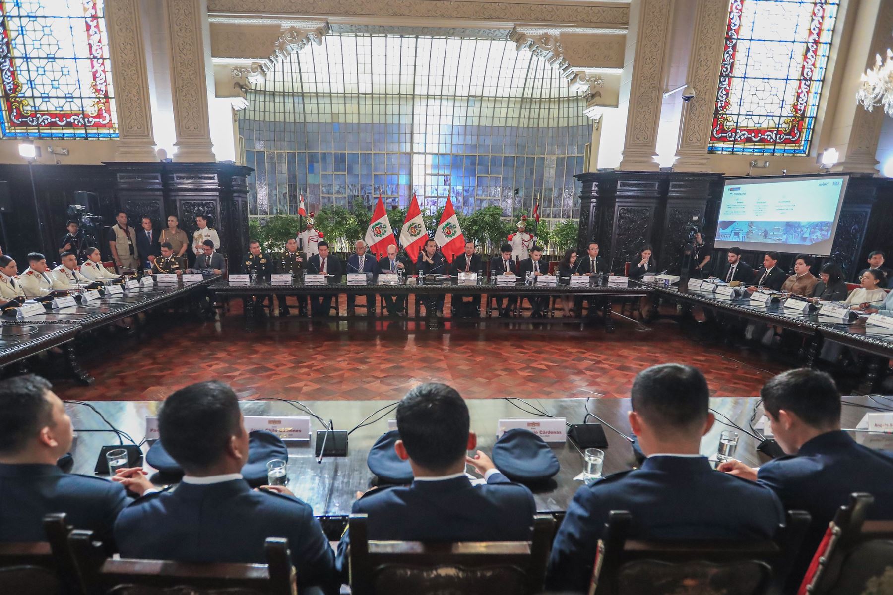 El presidente José Jerí lidera la reunión de trabajo “Compromiso Profesional con el Futuro del Perú” y la exposición “Visión del Perú al 2050”, un espacio de diálogo con jóvenes profesionales, egresados y estudiantes para reflexionar y aportar al desarrollo del Perú. Foto: ANDINA/Prensa Presidencia