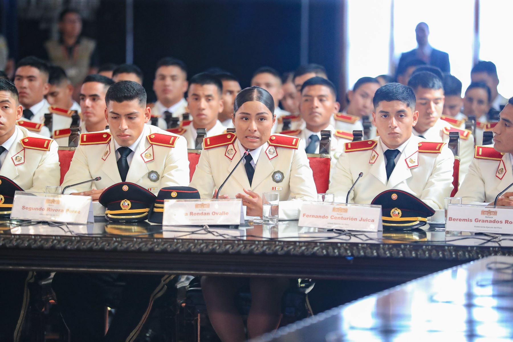 El presidente José Jerí lidera la reunión de trabajo “Compromiso Profesional con el Futuro del Perú” y la exposición “Visión del Perú al 2050”, un espacio de diálogo con jóvenes profesionales, egresados y estudiantes para reflexionar y aportar al desarrollo del Perú. Foto: ANDINA/Prensa Presidencia