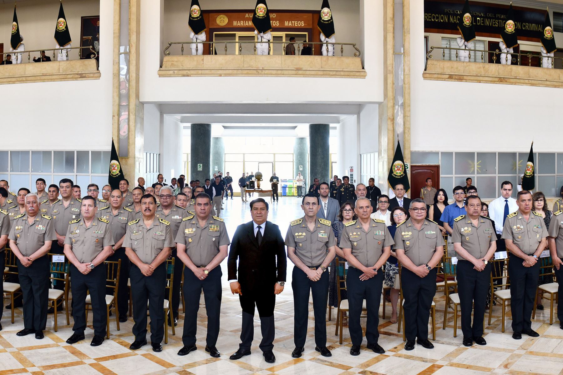 El ministro del Interior, Vicente Tiburcio Orbezo, rindió un homenaje a los oficiales generales de la Policía Nacional del Perú (PNP) que pasaron a la situación de retiro hoy lunes 29 de diciembre de 2025. Foto: Mininter