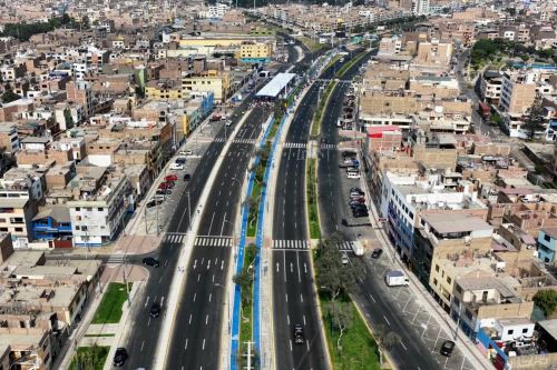 La intervención comprende el tramo entre la Av. Elmer Faucett y el Jr. Las Codornices e incluyó la construcción de 99 673,06 m² de pavimento, así como veredas y áreas verdes, incorporando criterios de accesibilidad universal, sostenibilidad ambiental e infraestructura verde urbana, que contribuyen a un entorno urbano más humano y ordenado.ANDINA/Difusión