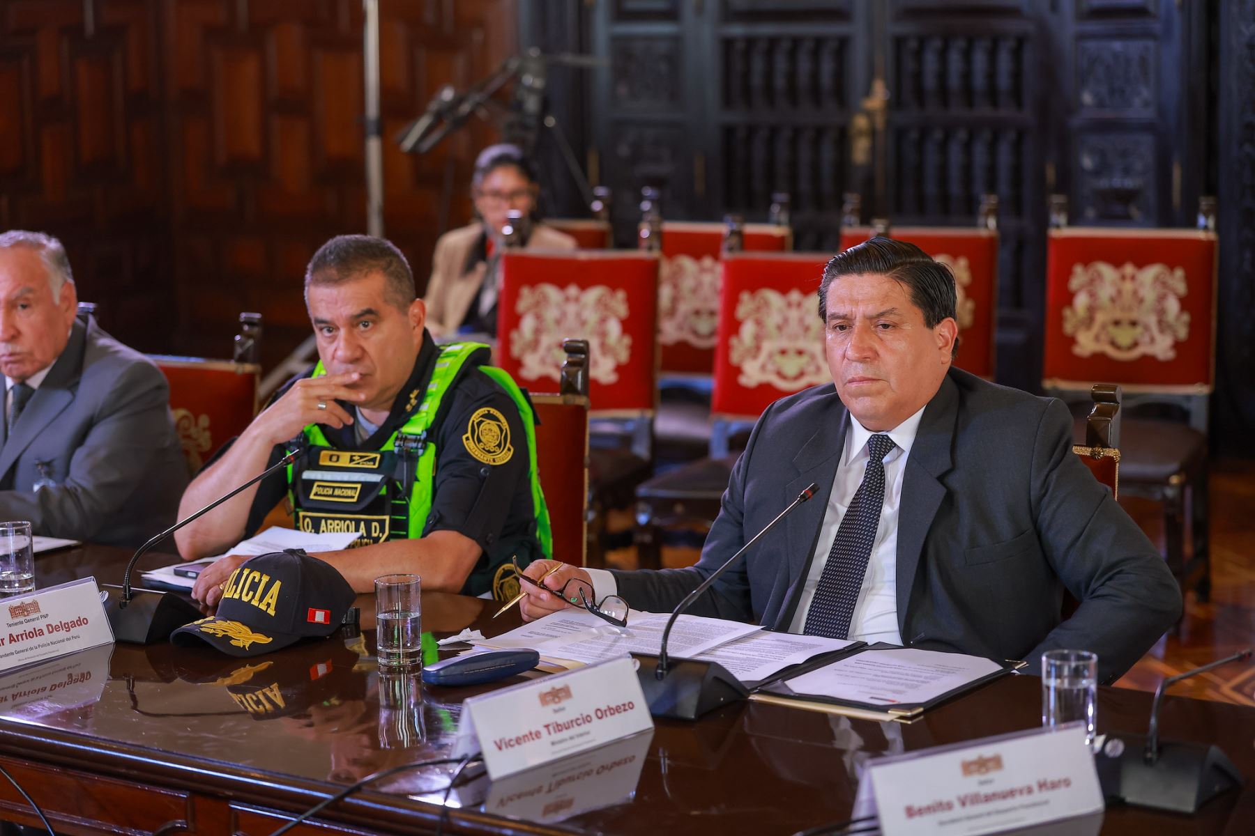 El presidente de la República, José Jerí, acompañado de ministros de Estado y del comandante general de la Policía Nacional, se reunió con dirigentes de los clubes Alianza Lima y Universitario de Deportes, con los cuales finalmente se acordó realizar la Noche Crema y la Noche Blanquiazul el mismo día el sábado 24 de enero de 2026. Foto: ANDINA/Presidencia