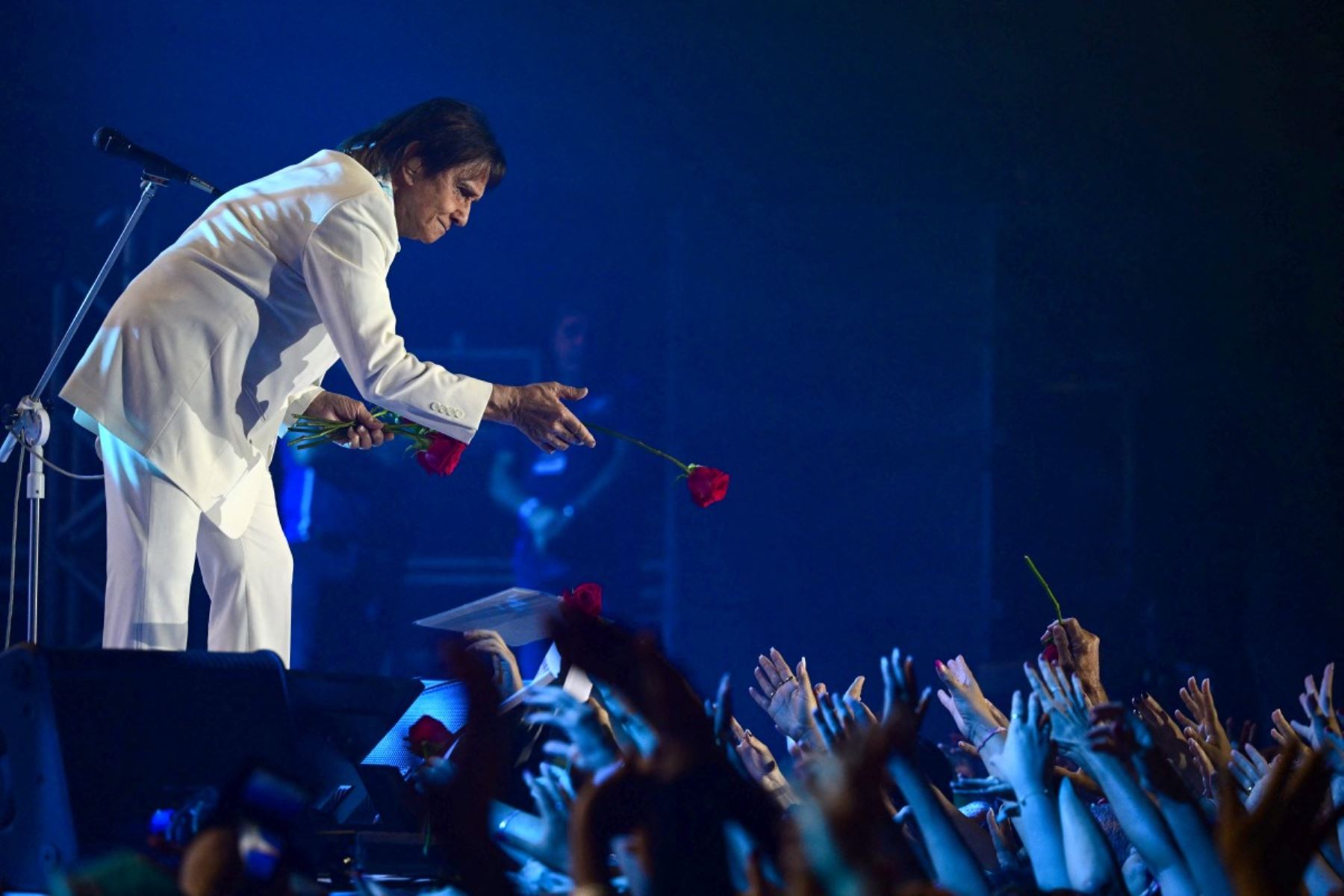 Lima recibió a Roberto Carlos el 3 de marzo en el Arena 1 de la Costa Verde, en el concierto ofrecido  como parte de su celebración de 66 años de carrera. Foto: AFP