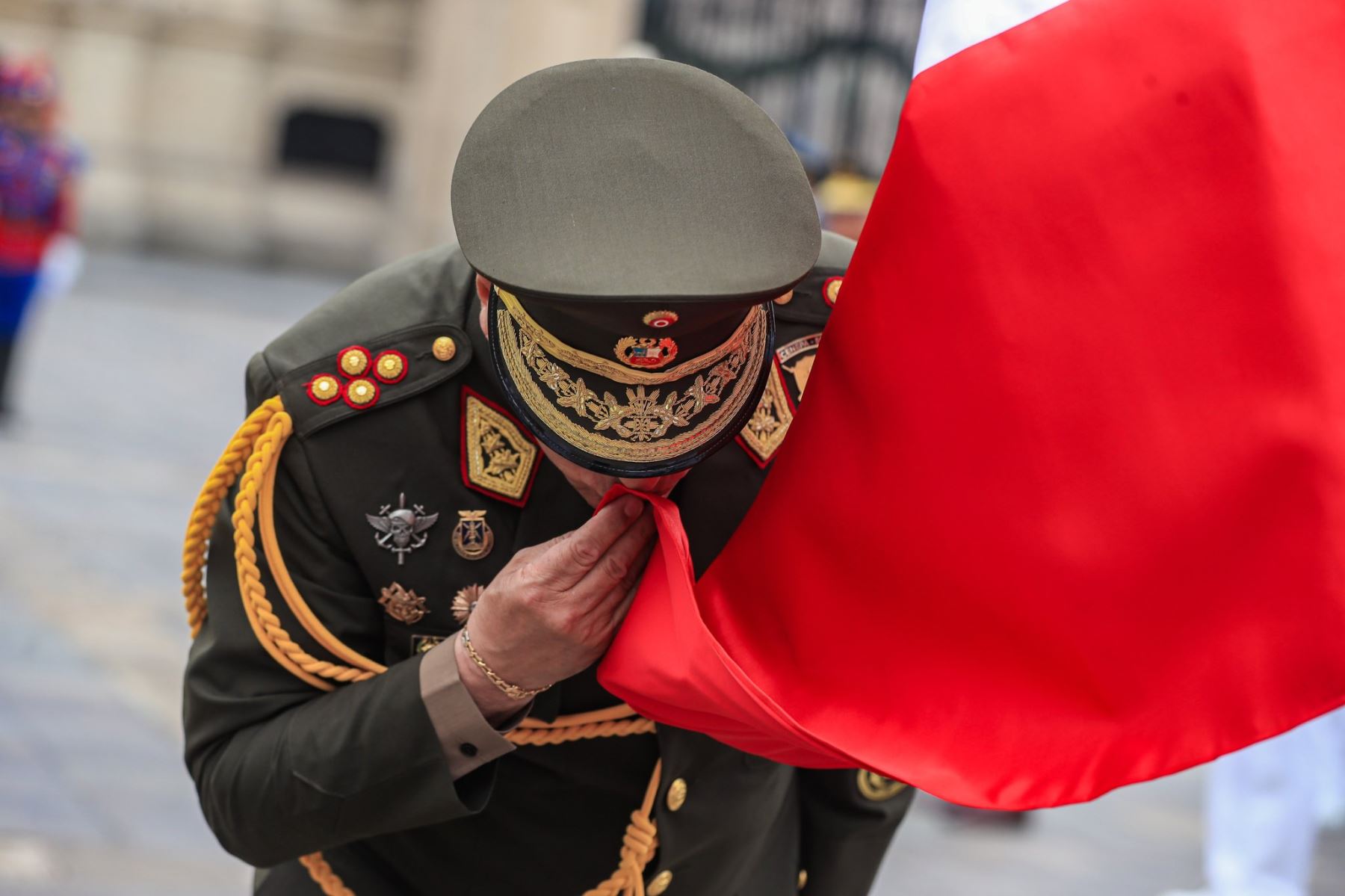 En el Patio de Honor de Palacio de Gobierno, el presidente de la República José Jerí Oré participó en la ceremonia de despedida del general de Ejército David Ojeda Parra, quien culmina su labor al frente del Comando Conjunto de las Fuerzas Armadas. Foto: ANDINA/Prensa Presidencia