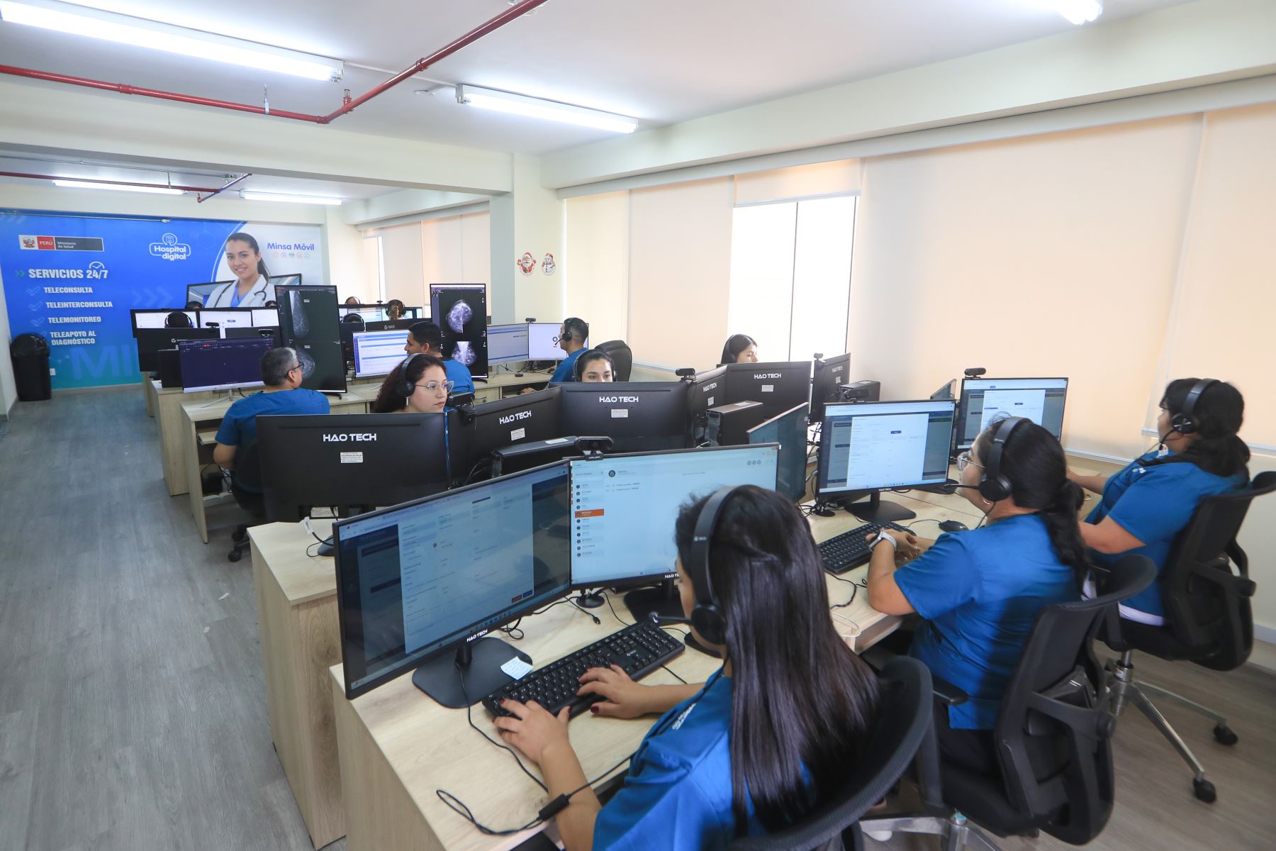 A través de videollamadas en tiempo real, nuestros especialistas brindan diagnósticos, seguimiento y orientación médica con la misma calidez de una consulta presencial. Foto: ANDINA/Ricardo Cuba