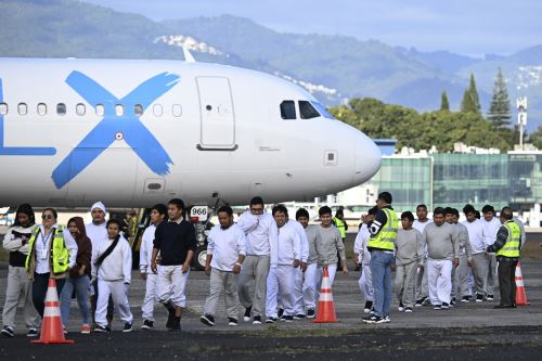 Guatemaltecos deportados de Estados Unidos retornan a su país culminando el 2025