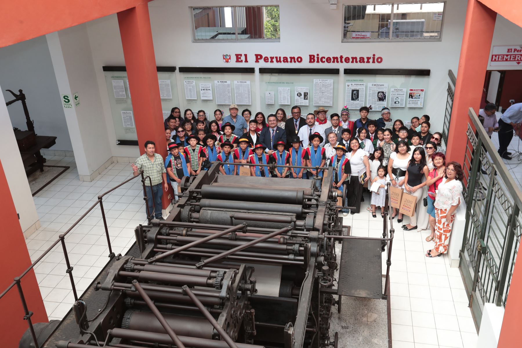 Escolares de distintas instituciones educativas declamaron poesías en el marco del Concurso Nacional 200 Poemas por el Bicentenario del Diario Oficial El Peruano, organizado por la Asociación Niño Patriota del Bicentenario del Perú y la Red de Bibliotecas Públicas Julio C. Tello.
Foto: ANDINA/Verónica Calderón