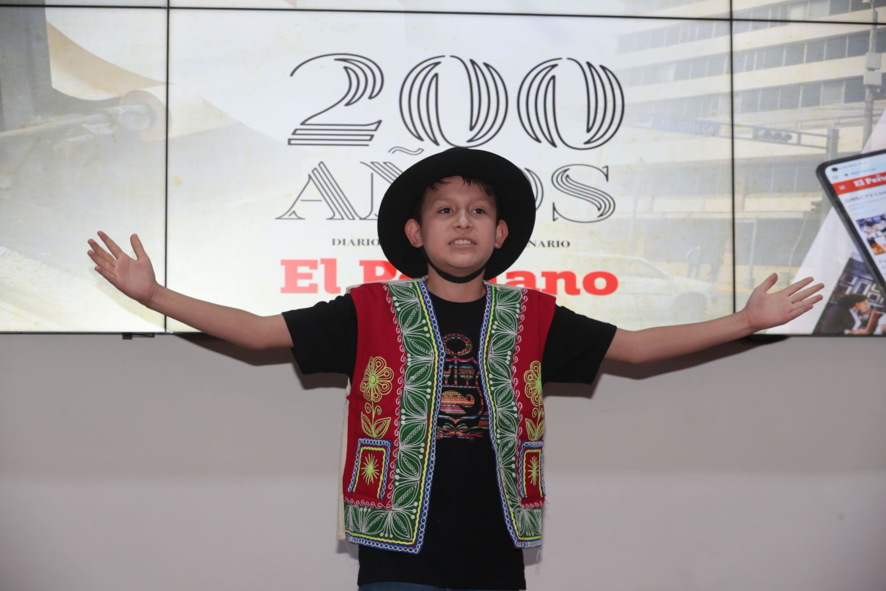 Escolares de distintas instituciones educativas declamaron poesías en el marco del Concurso Nacional 200 Poemas por el Bicentenario del Diario Oficial El Peruano, organizado por la Asociación Niño Patriota del Bicentenario del Perú y la Red de Bibliotecas Públicas Julio C. Tello.
Foto: ANDINA/Verónica Calderón