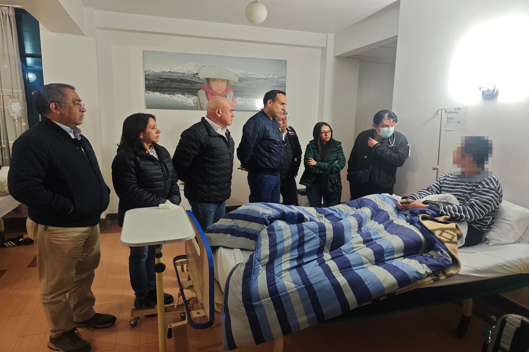 Presidente Jerí visitó clínicas del Cusco para verificar atención a heridos por accidente ferroviario 