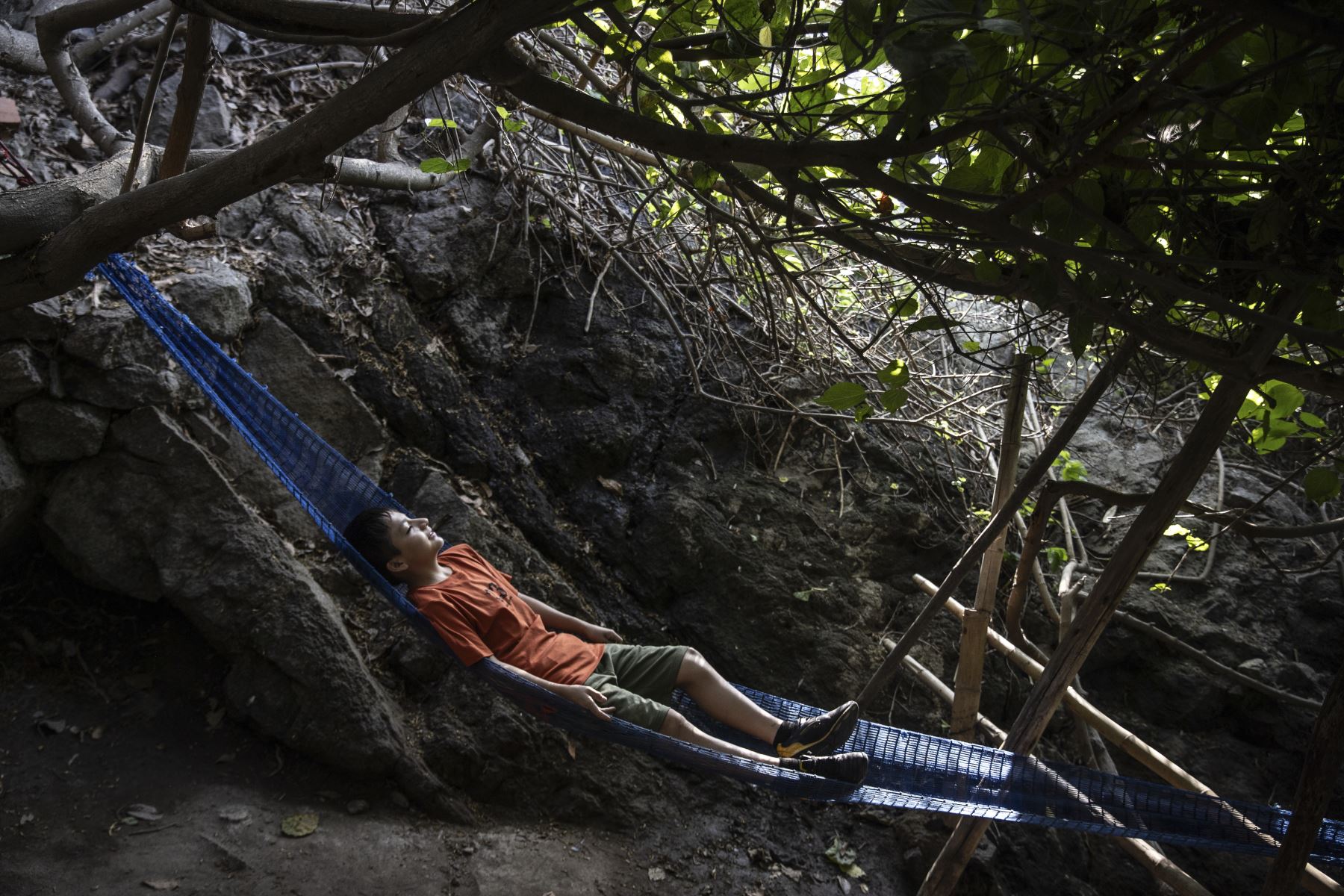 En la Selva Escondida, los visitantes pueden relajarse y disfrutar de siestas en las hamacas ubicadas en distintos puntos del lugar. Foto: ANDINA/Jhonel Rodríguez Robles