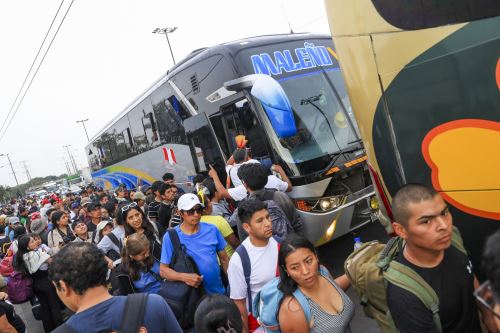 A pocas horas de la llegada del Año Nuevo 2026 intenso tráfico en Lima Sur