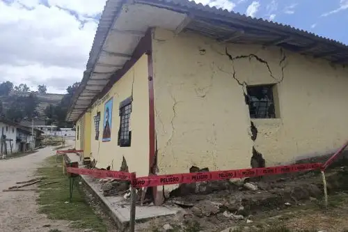 Colegio Horacio Zevallos muestra las huellas dejadas por sismo. Foto: ANDINA/Difusión