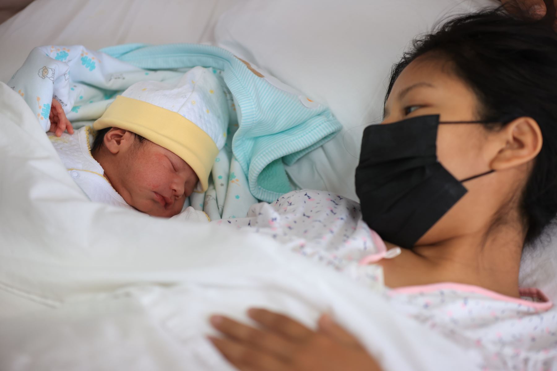 Kendra Valcarcel Yucra fue la segunda bebé en nacer. Ella vino al mundo a las 00:25 horas. Foto: ANDINA/Jhonel Rodríguez Robles