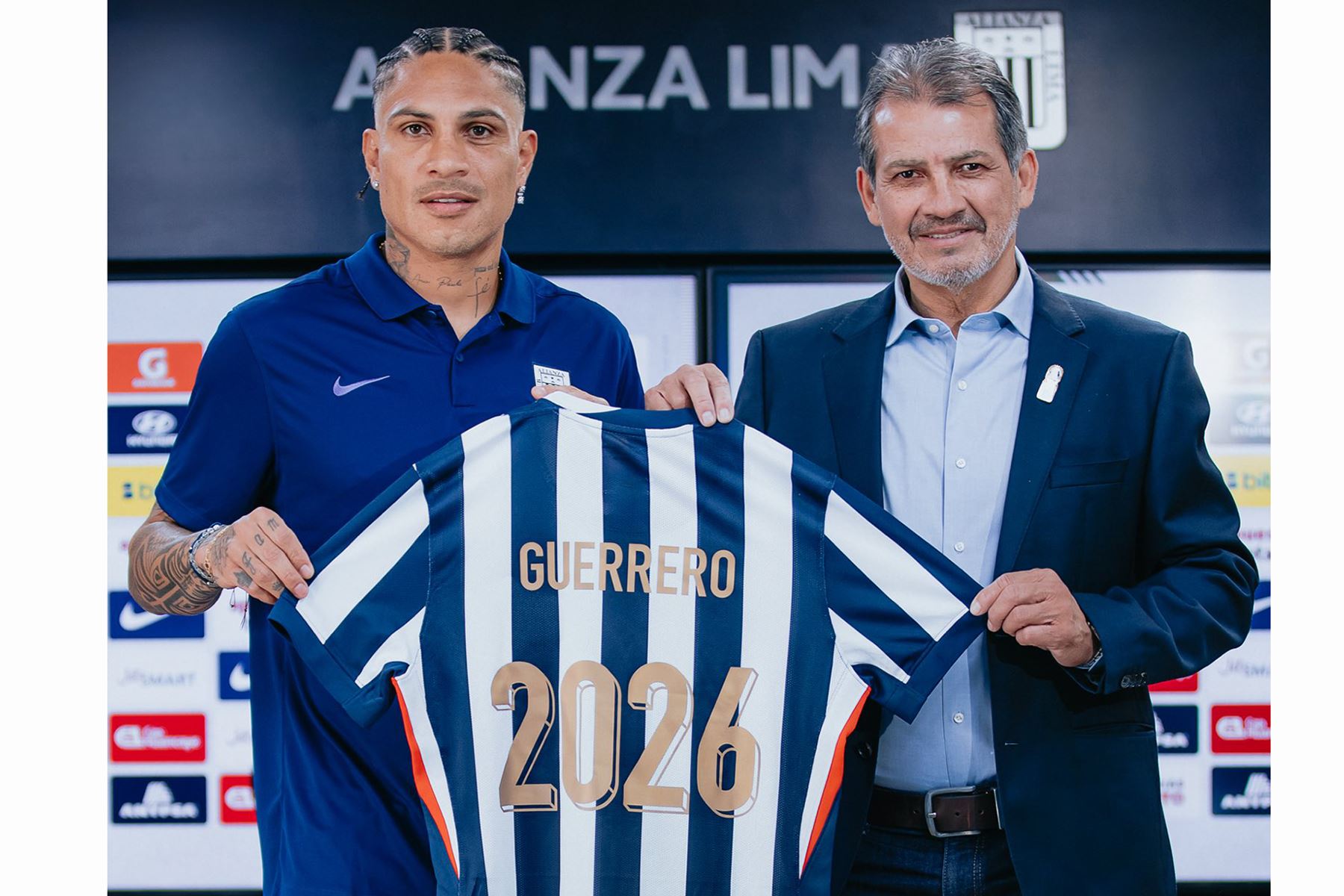 El delantero Paolo Guerrero, quien cumplió 42 años de edad, renovó su contrato por un año con el club Alianza Lima. Foto: Facebook/ Alianza Lima