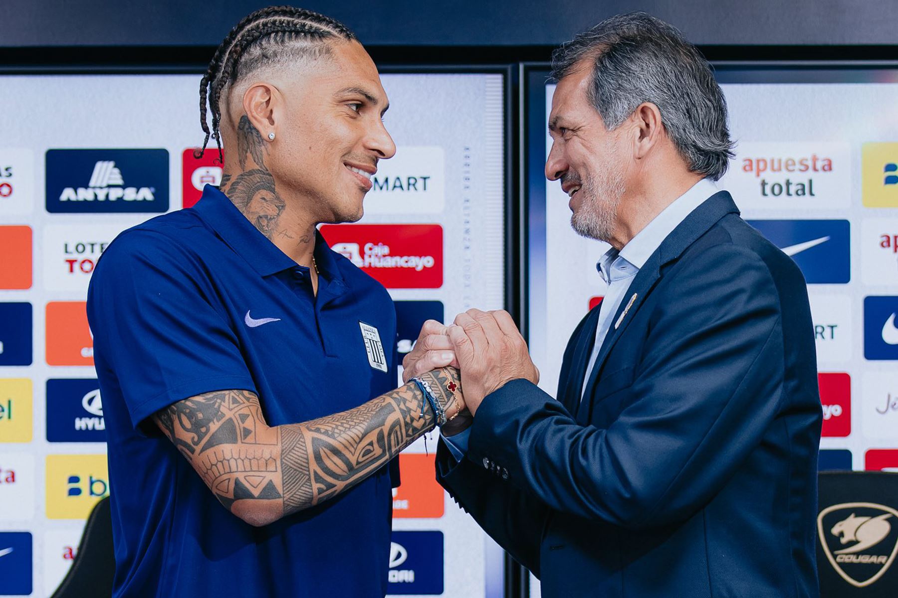 El delantero Paolo Guerrero, quien cumplió 42 años de edad, renovó su contrato por un año con el club Alianza Lima. Foto: Facebook/ Alianza Lima