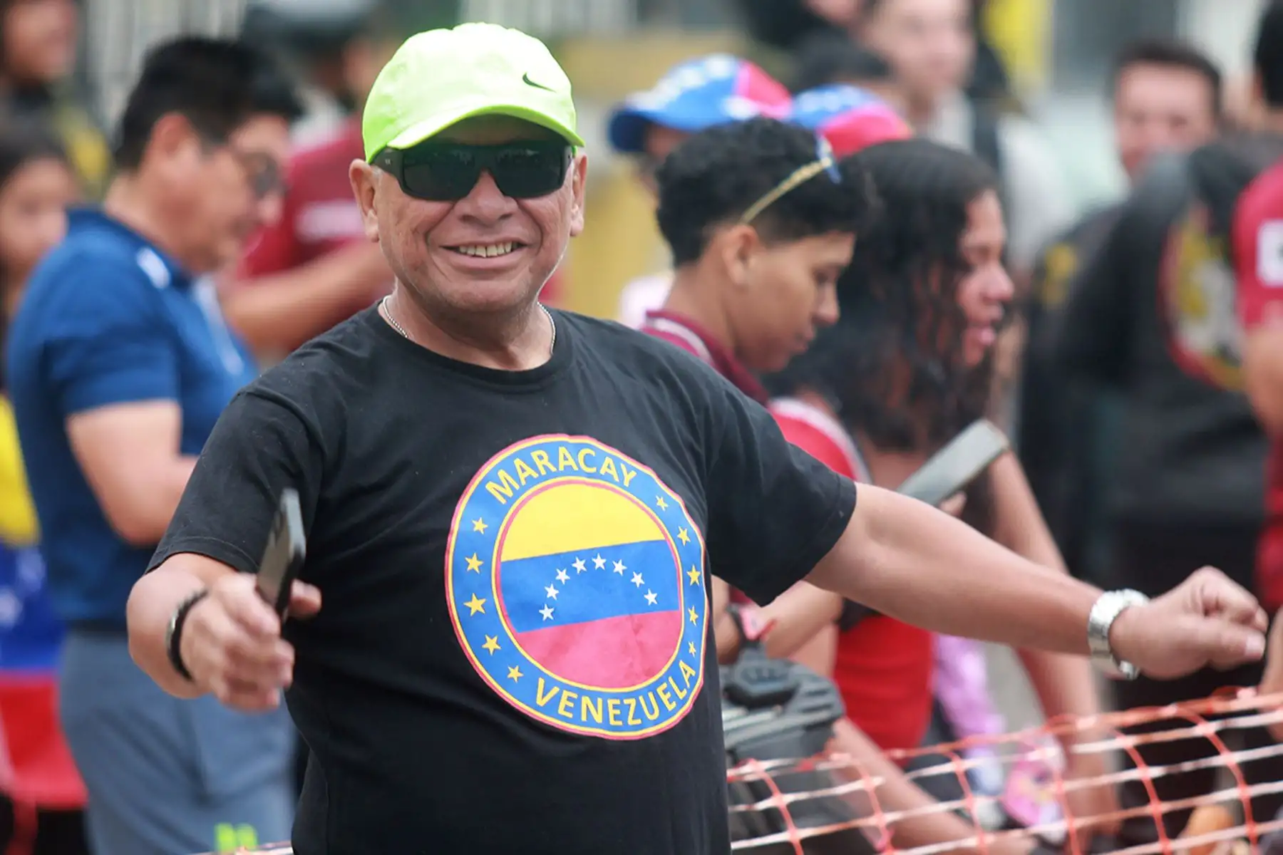 Desde horas de la madrugada, los ciudadanos venezolanos expresaron su alegría tras los reportes de las últimas noticias sobre la detención de Maduro. Foto: ANDINA/ Ricardo Cuba
