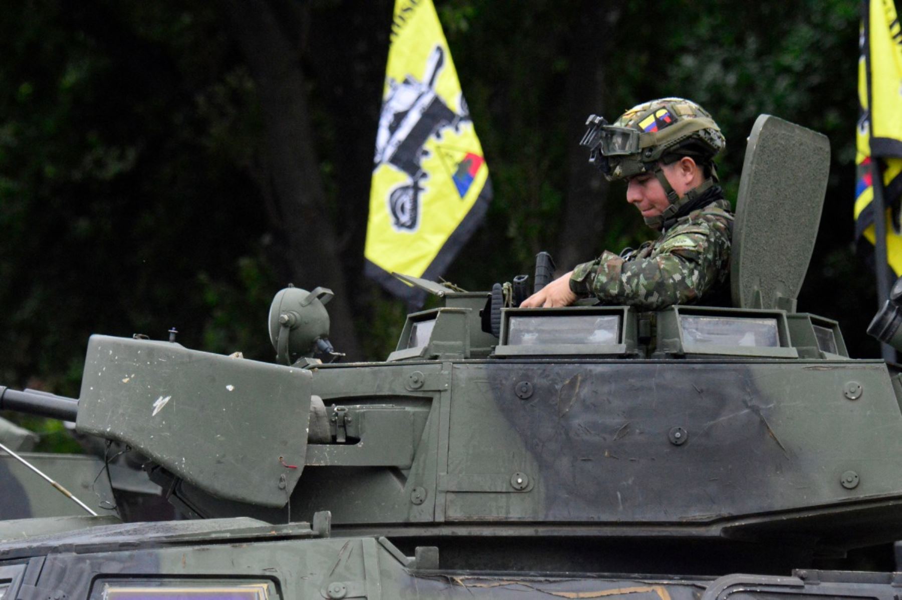 Agentes de policía colombianos hacen guardia en Cucuta, en un cruce fronterizo con la vecina Venezuela, el 3 de enero de 2026, después de que las fuerzas estadounidenses capturaran al líder venezolano Nicolás Maduro después de lanzar un "ataque a gran escala" contra el país sudamericano. Foto: AFP