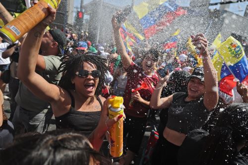 Venezolanos celebran captura de Nicolás Maduro en Chile, España y Ecuador