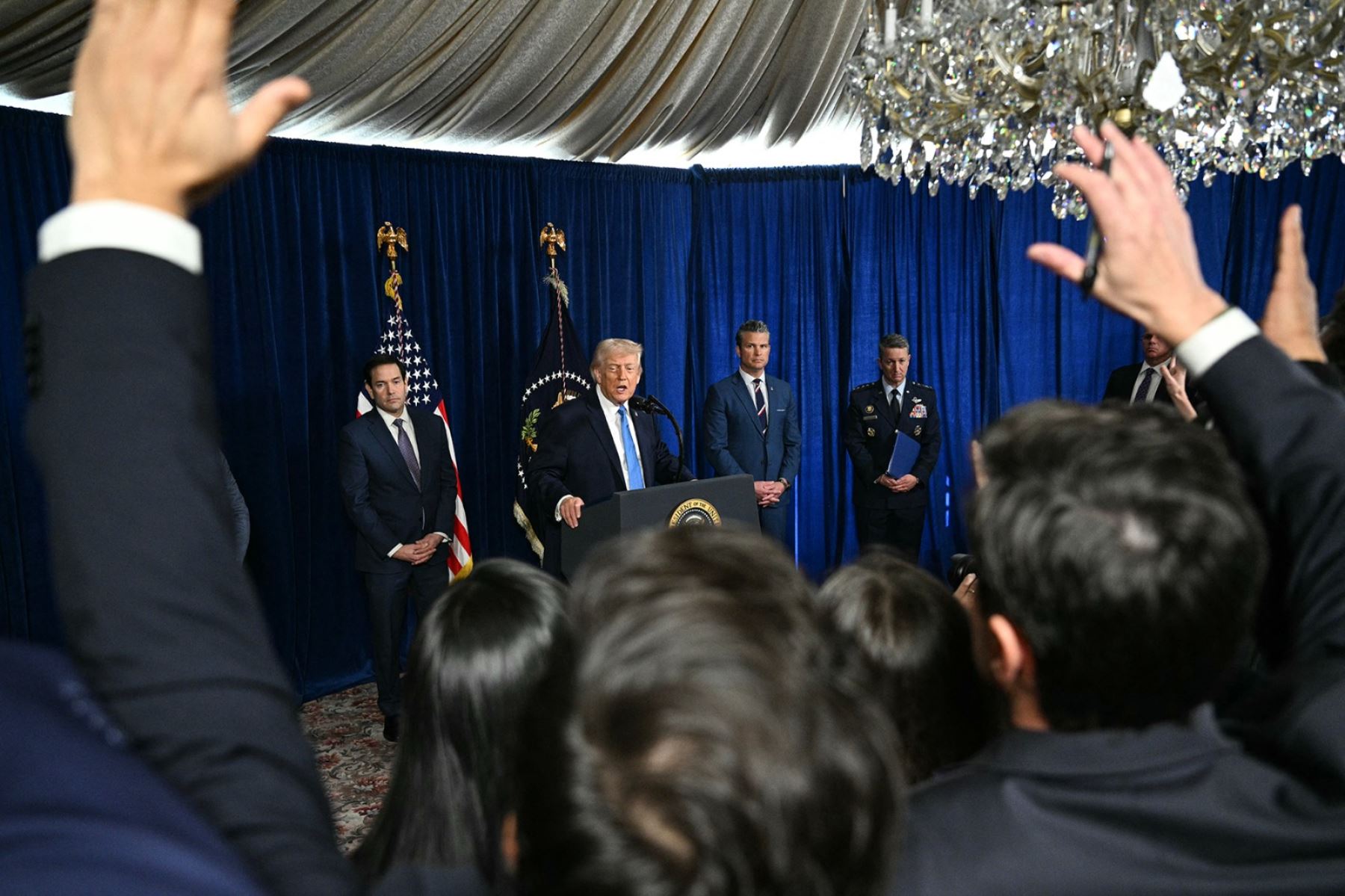 El presidente de los Estados Unidos Donald Trump inicia mensaje sobre la acción militar en Venezuela y captura de Nicolás Maduro. Foto: AFP