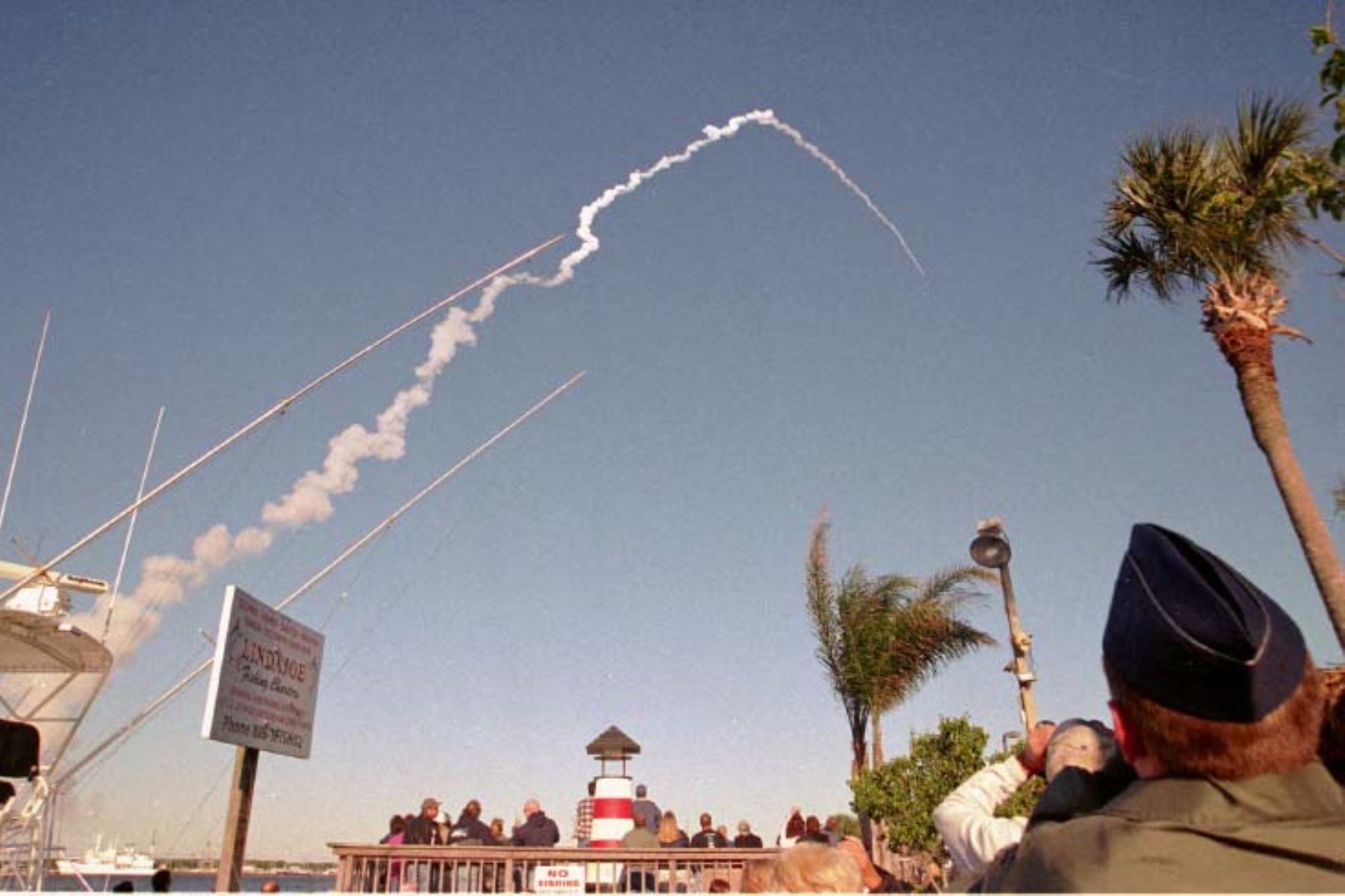 La noticia generó reacciones inmediatas en la región, con celebraciones de comunidades venezolanas en el exterior y llamados a la calma dentro del país, ante la incertidumbre sobre el futuro político tras la caída del líder. Foto: AFP