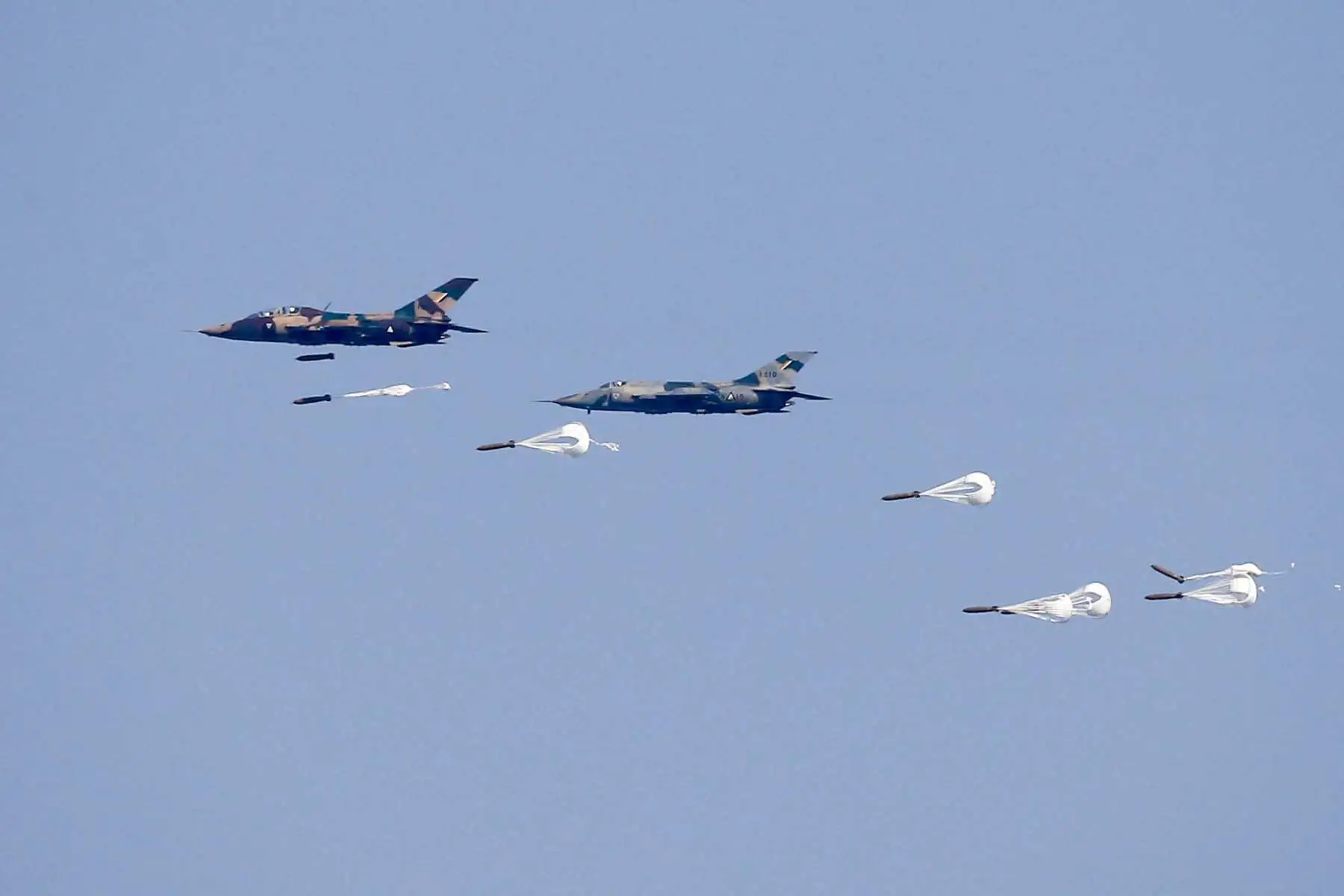 Especialistas en defensa destacan que este tipo de misiones solo se autoriza en escenarios extremos, cuando se considera que otras vías han sido agotadas, lo que subraya la magnitud y el impacto geopolítico de la operación. Foto: AFP