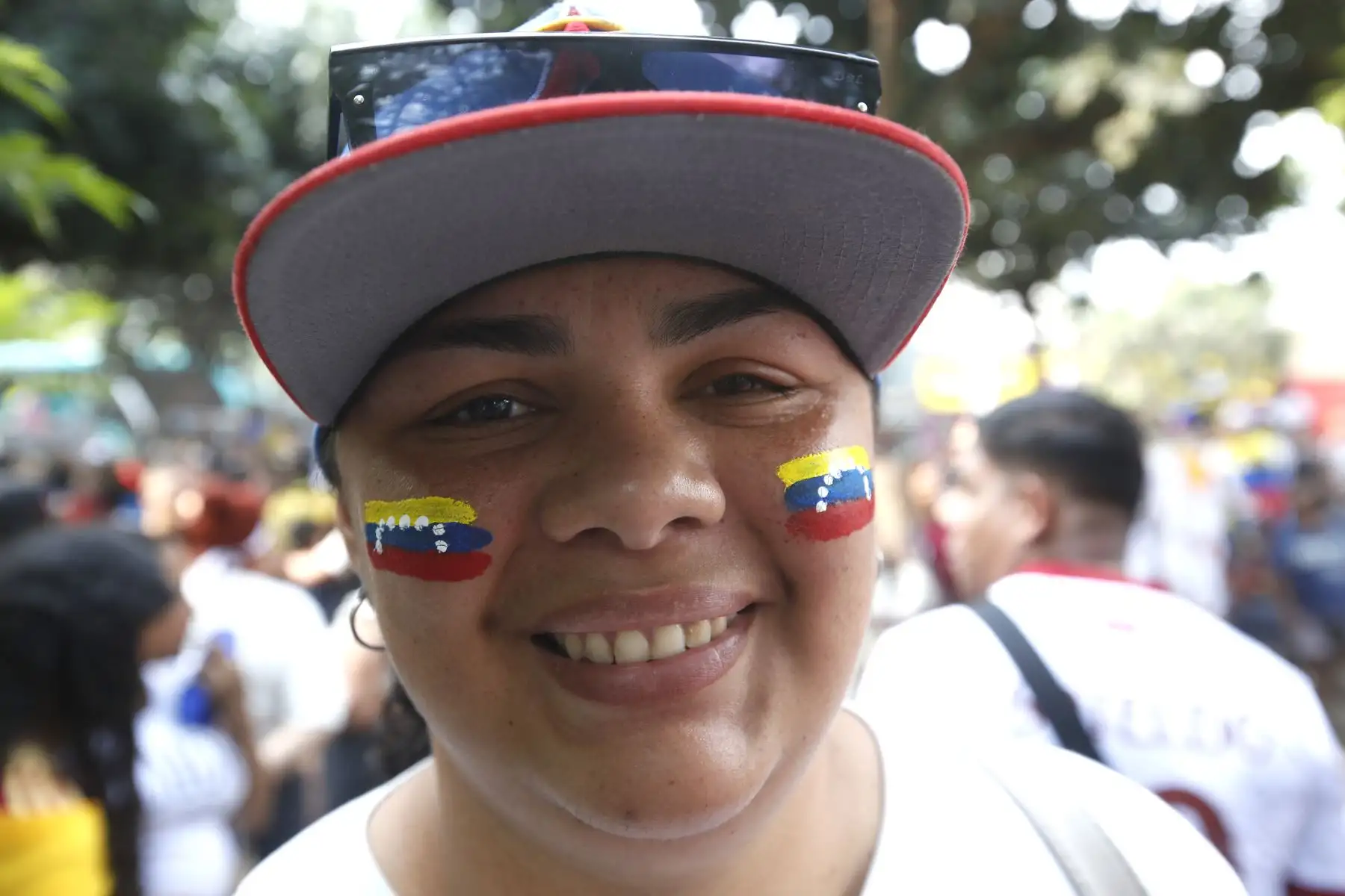 Venezolanos que viven en Perú celebran en Lima después de que las fuerzas estadounidenses capturaran al líder venezolano Nicolás Maduro tras lanzar un "ataque a gran escala" contra Venezuela. 
Foto: ANDINA/Eddy Ramos