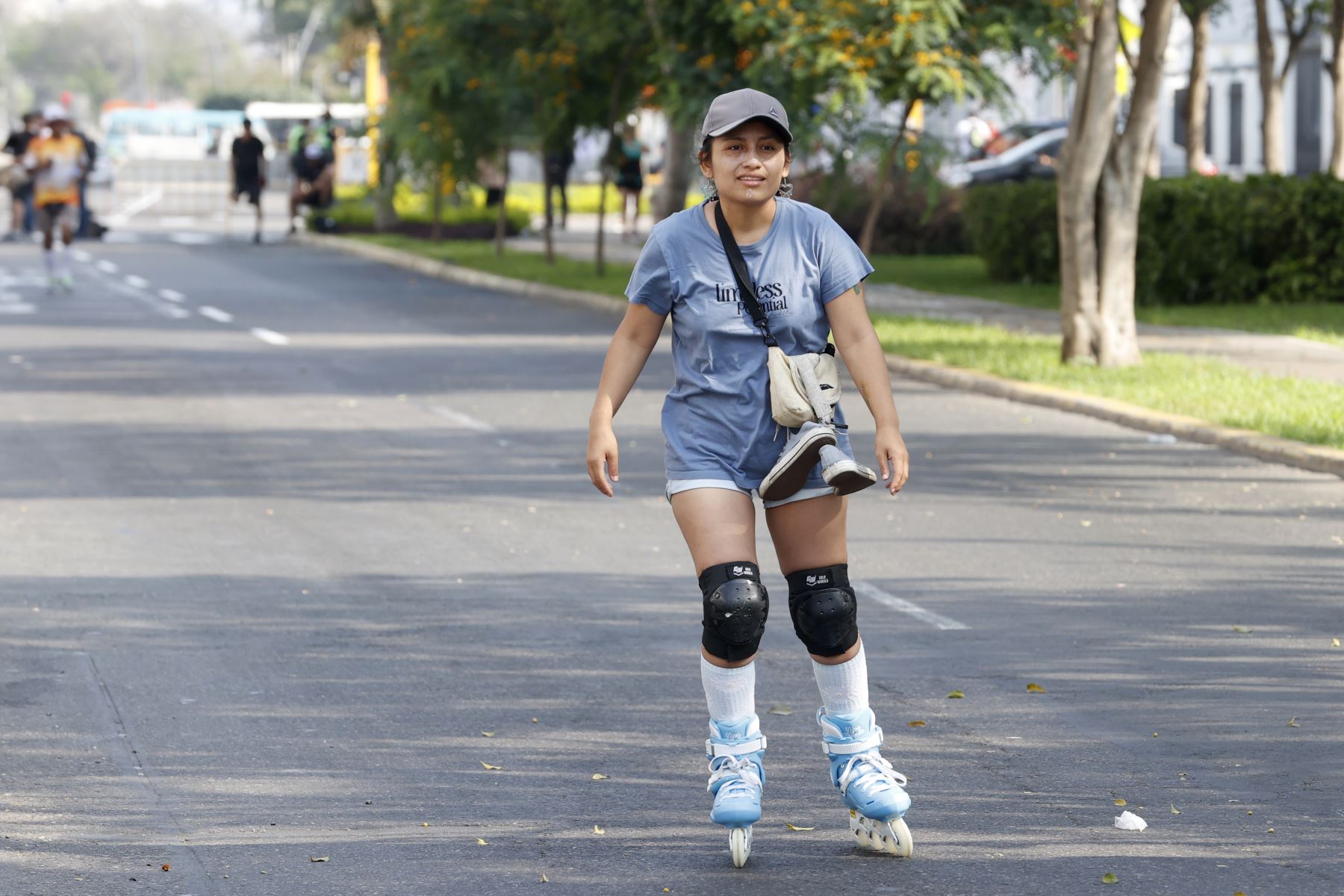 Vecinos de Lima disfrutan del verano este primer domingo de 2026 y realizan actividades deportivas en la avenida Arequipa. Foto: ANDINA/ Vidal Tarqui