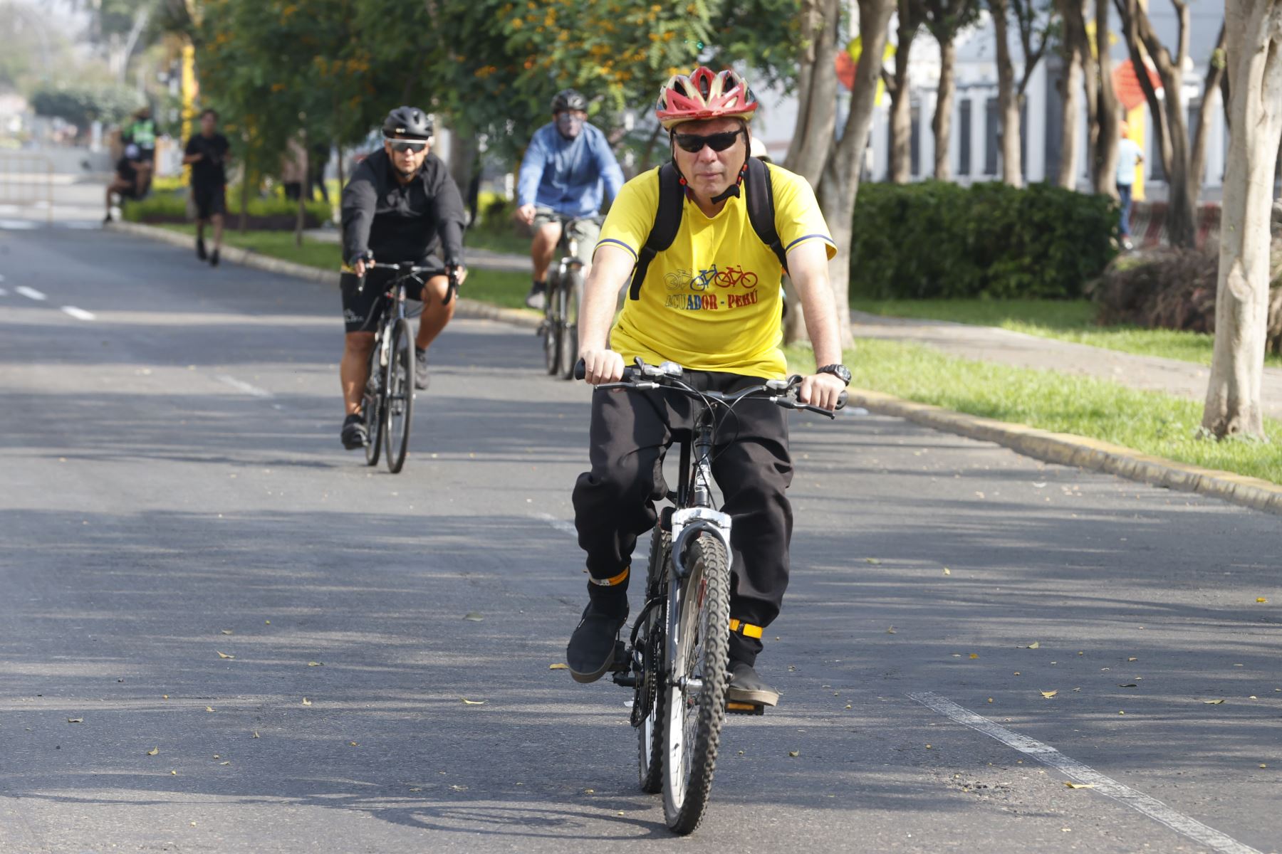 Vecinos de Lima disfrutan del verano este primer domingo de 2026 y realizan actividades deportivas en la avenida Arequipa. Foto: ANDINA/ Vidal Tarqui
