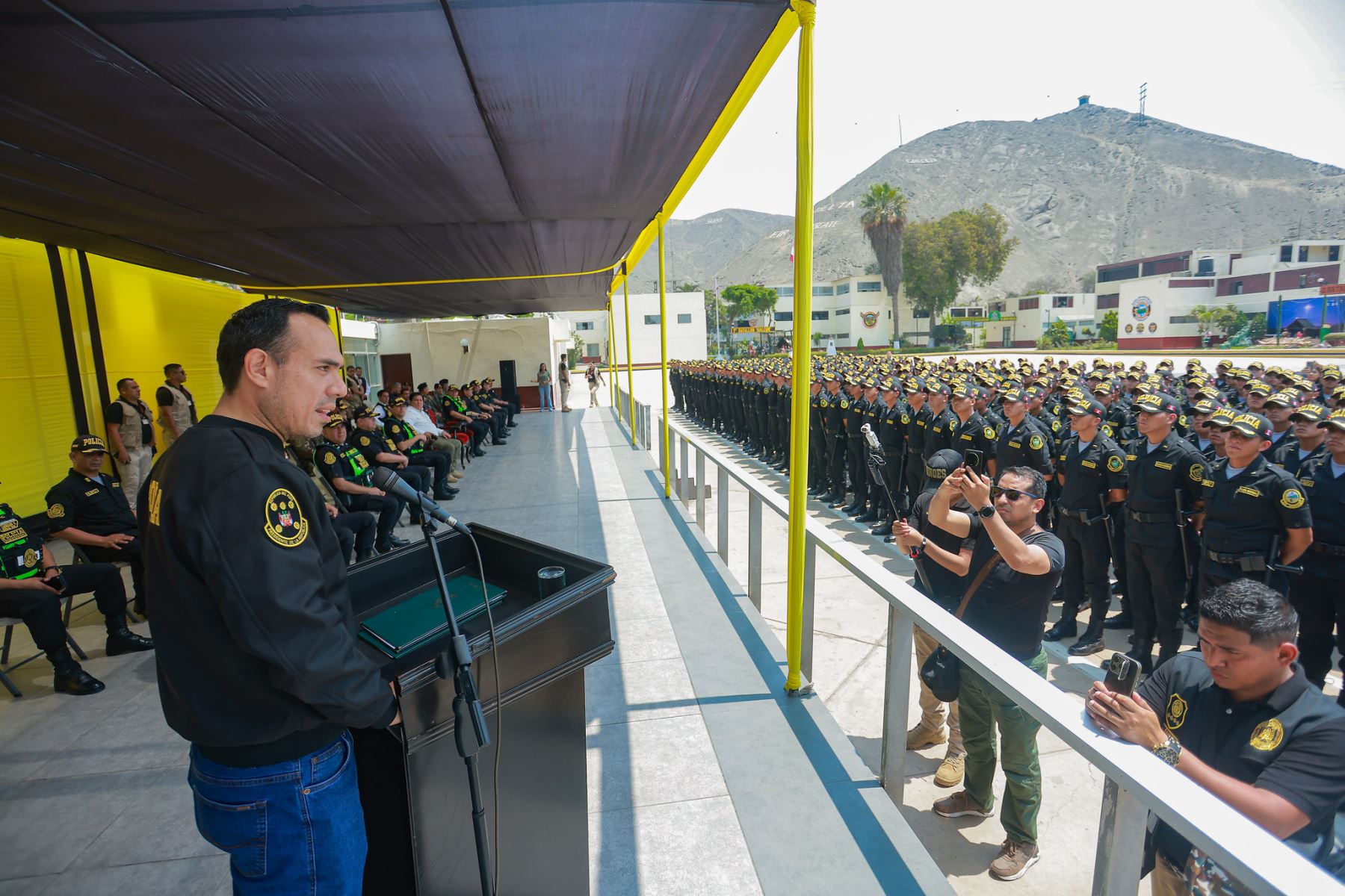 Con el objetivo de devolverle la tranquilidad a nuestro país, por iniciativa del presidente de la República José Jerí Oré, los 473 alféreces recientemente graduados no serán destinados a unidades comunes, sino que iniciarán un proceso inédito de especialización en orden público, seguridad e investigación criminal. Foto: Presidencia