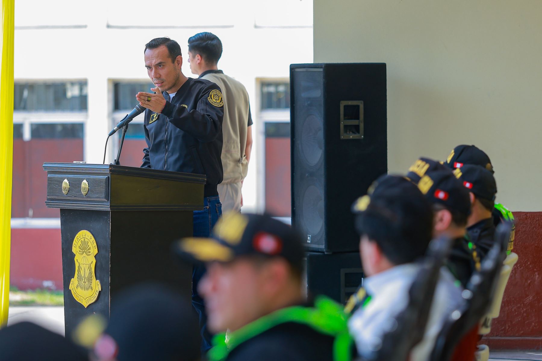 Con el objetivo de devolverle la tranquilidad a nuestro país, por iniciativa del presidente de la República José Jerí Oré, los 473 alféreces recientemente graduados no serán destinados a unidades comunes, sino que iniciarán un proceso inédito de especialización en orden público, seguridad e investigación criminal. Foto: Presidencia