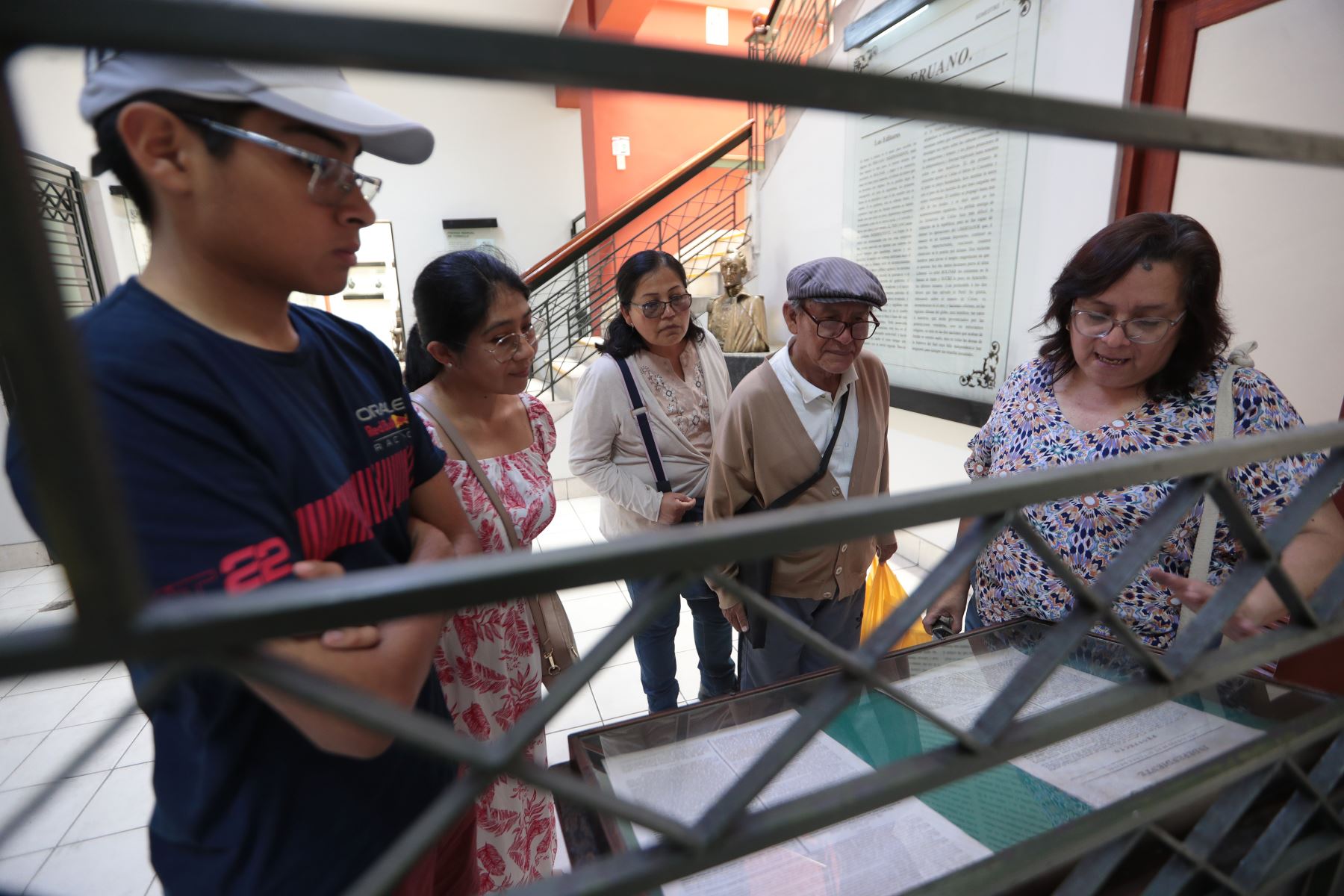 El Museo Gráfico del Diario Oficial El Peruano creado en 1999 busca rescatar el trabajo de aquellos hombres anónimos para la historia pero que diariamente han sido los principales actores de la difusión del pensamiento y el conocimiento de nuestra cultura.
Foto: ANDINA/Verónica Calderón Zúñiga