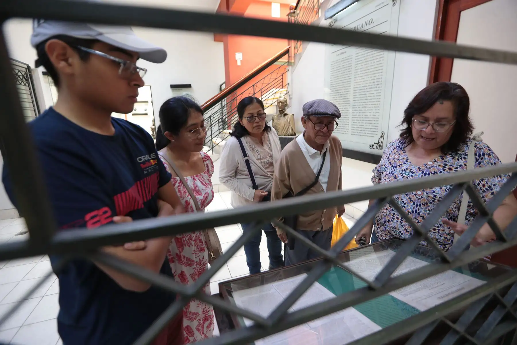 El Museo Gráfico del Diario Oficial El Peruano creado en 1999 busca rescatar el trabajo de aquellos hombres anónimos para la historia pero que diariamente han sido los principales actores de la difusión del pensamiento y el conocimiento de nuestra cultura.
Foto: ANDINA/Verónica Calderón Zúñiga